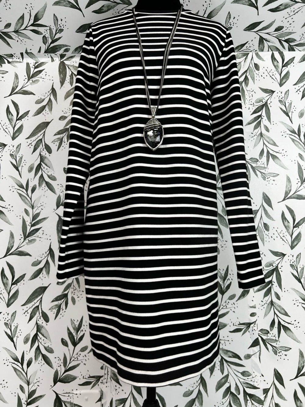 LOFT Striped Black White Crew Neck Long Sleeve Sz M Classic Relaxed Dress #E